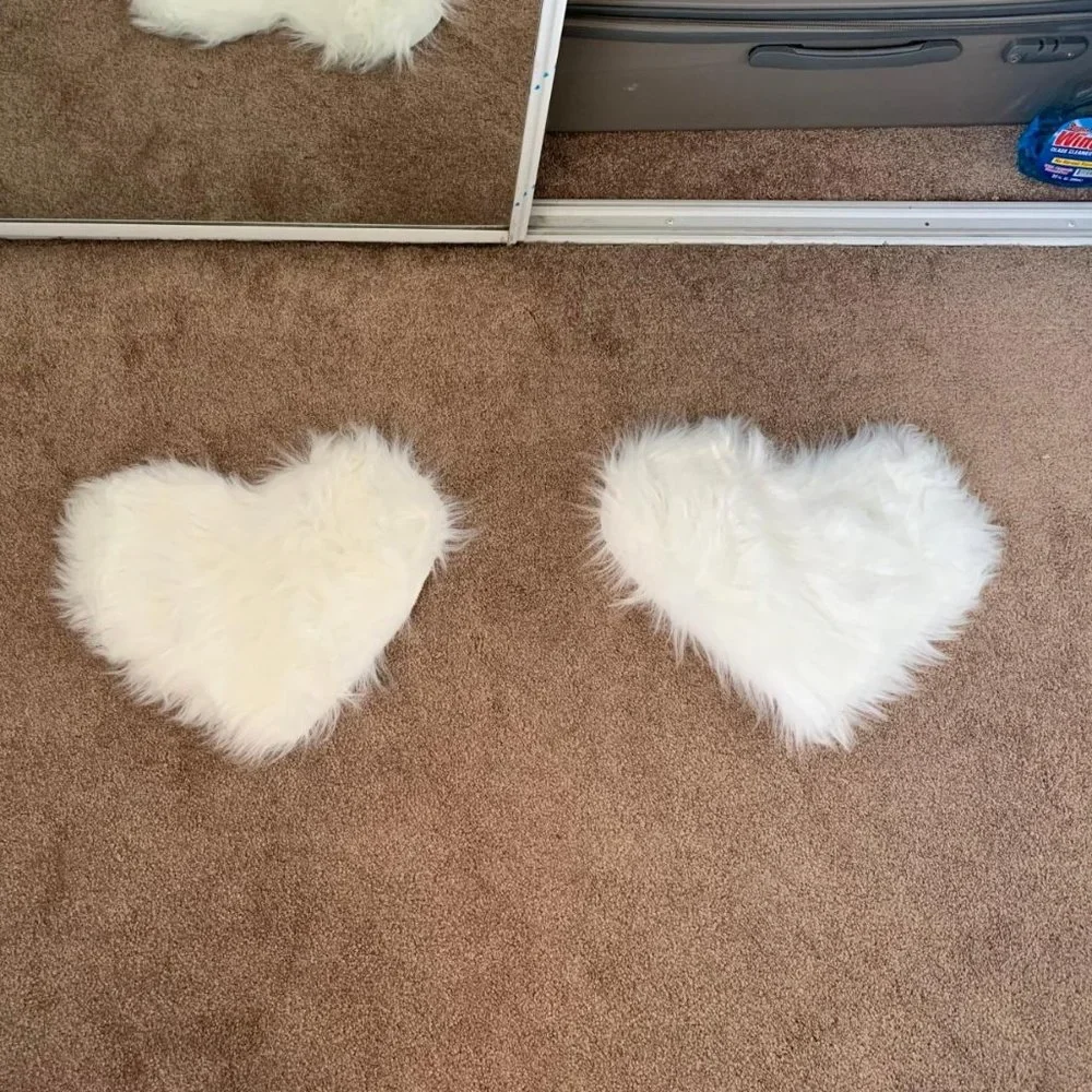 2pcs white fluffy heart shaped rug